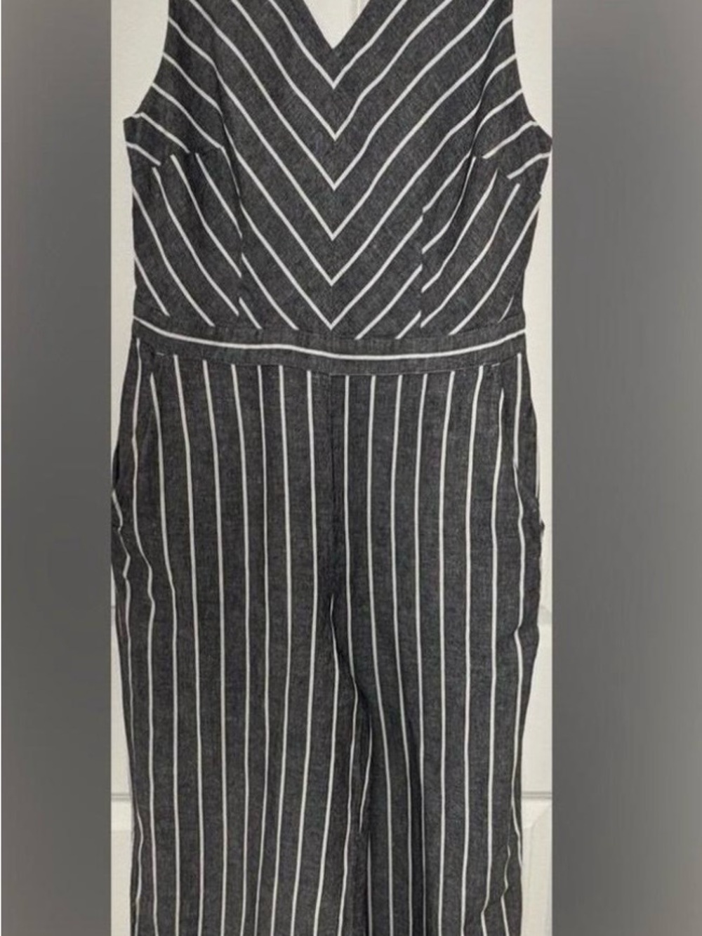 LOFT Striped Wide Leg Jumpsuit Romper Size 6 Gray White Pinstripe V Neck Cropped - Picture 4 of 6